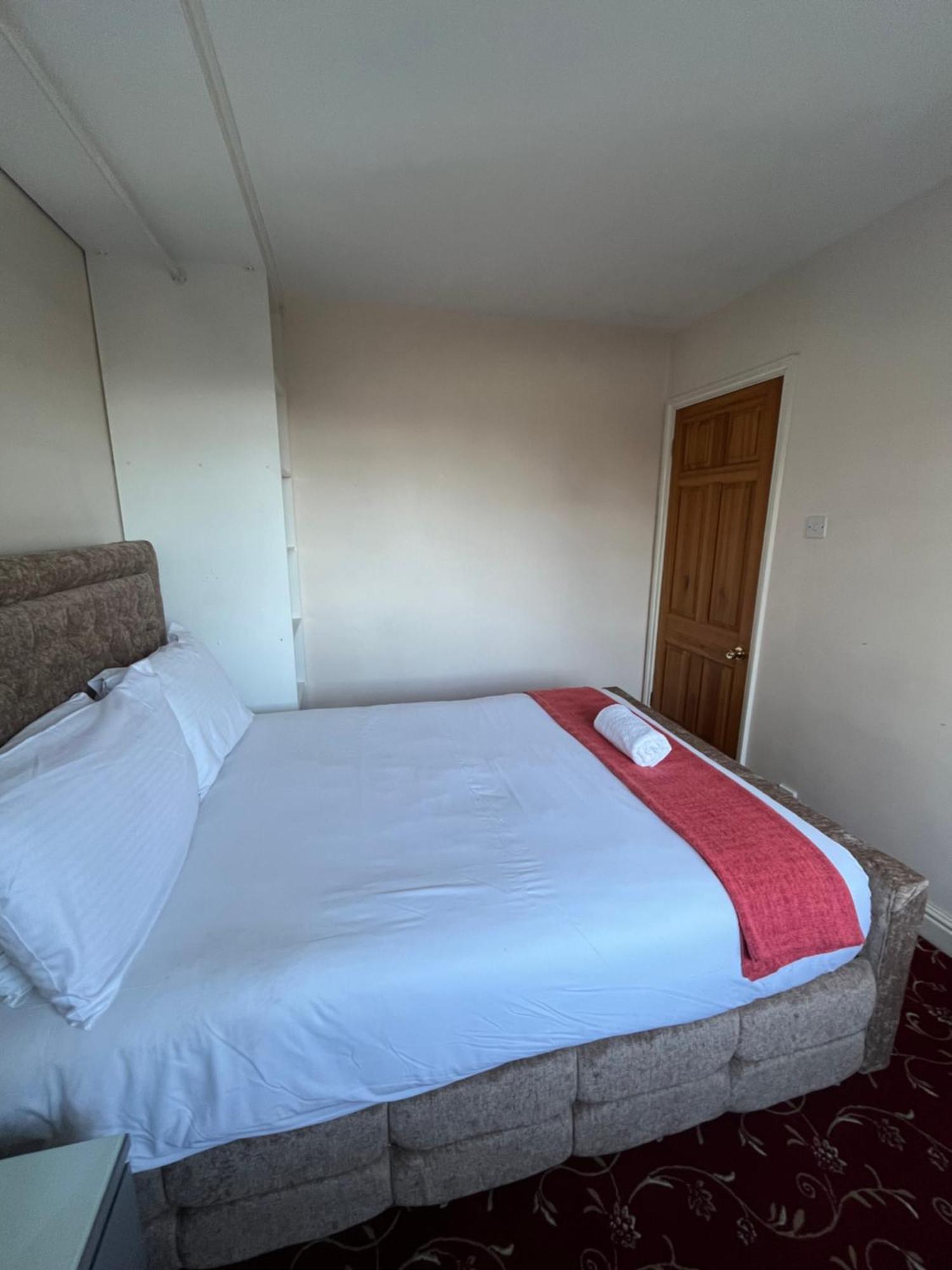 Unwind In Comfort At Cosy Caradus Your 4 Bedroom Home Sweet Home! Birmingam Exterior foto
