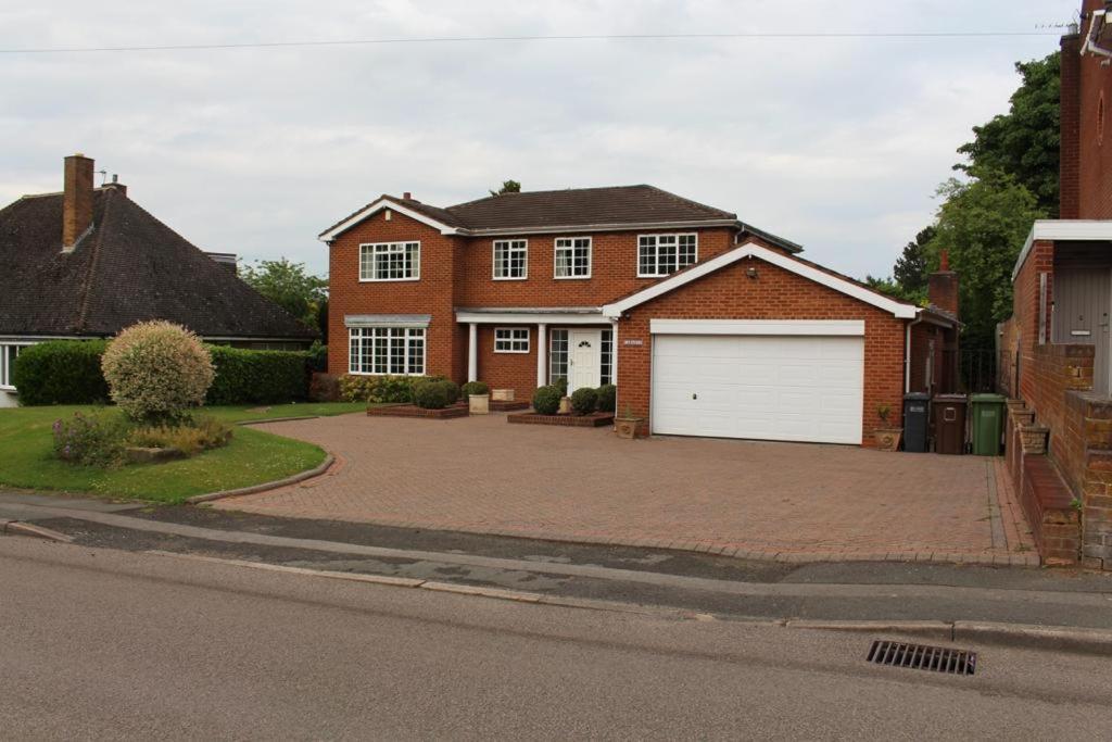 Unwind In Comfort At Cosy Caradus Your 4 Bedroom Home Sweet Home! Birmingam Exterior foto