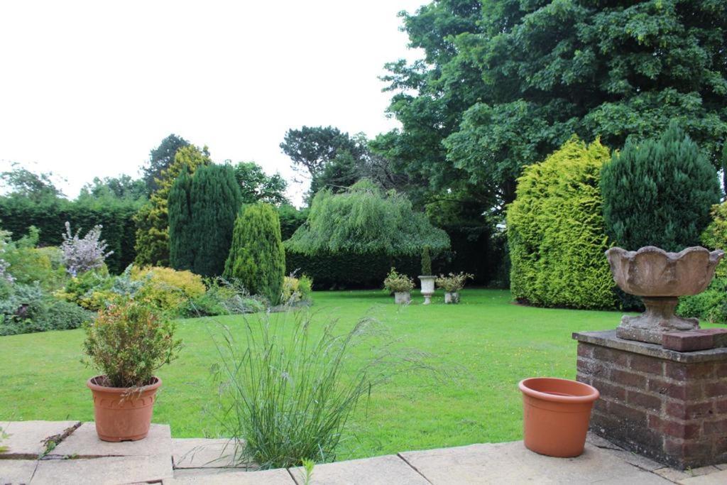 Unwind In Comfort At Cosy Caradus Your 4 Bedroom Home Sweet Home! Birmingam Exterior foto