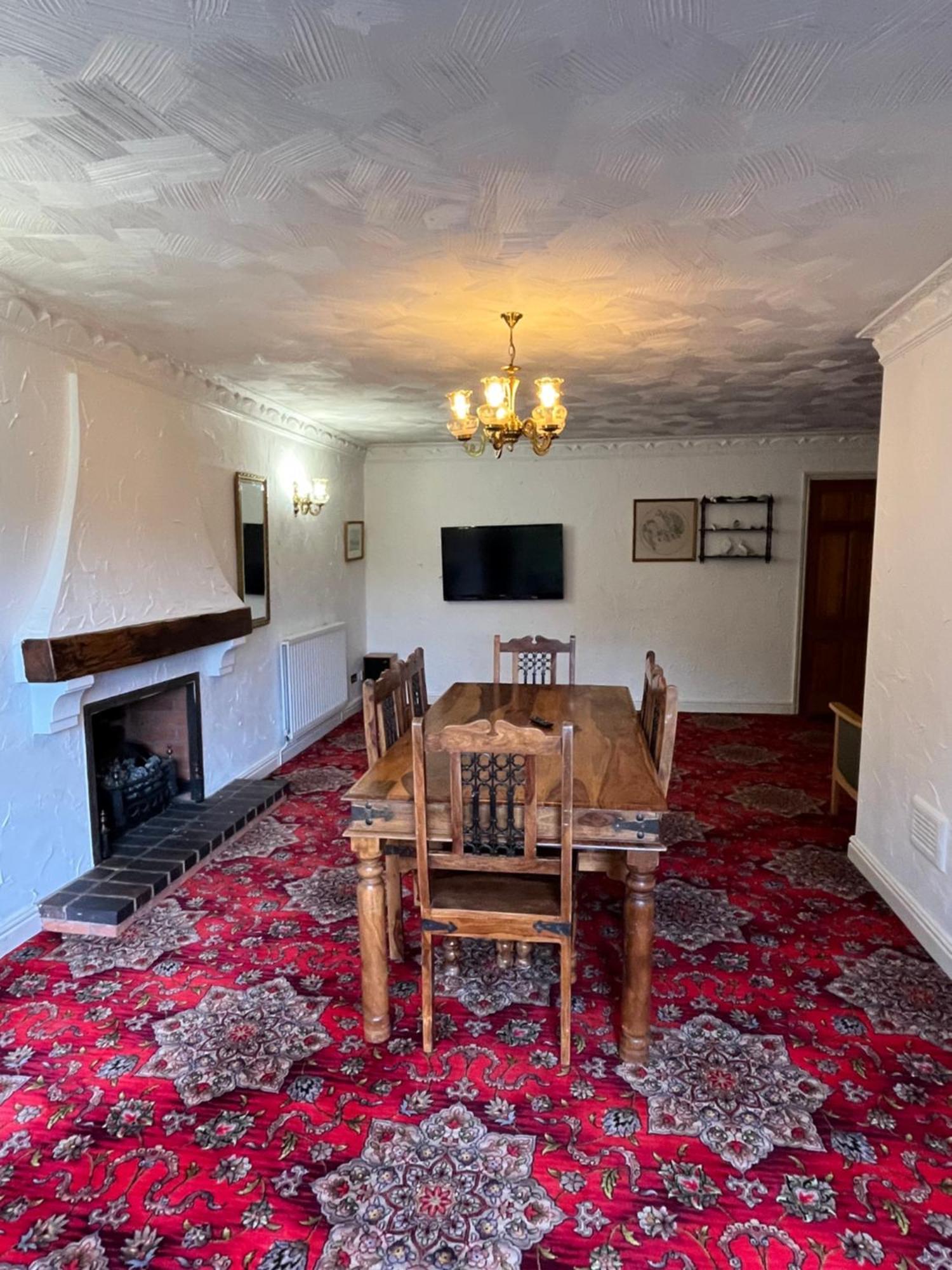 Unwind In Comfort At Cosy Caradus Your 4 Bedroom Home Sweet Home! Birmingam Exterior foto